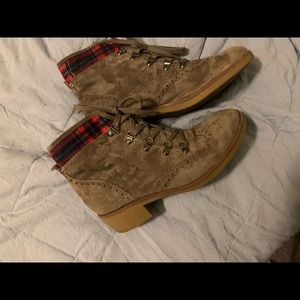 Grey/ plaid boots